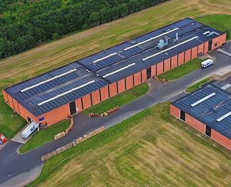 Producția și mediul de lucru: panouri solare